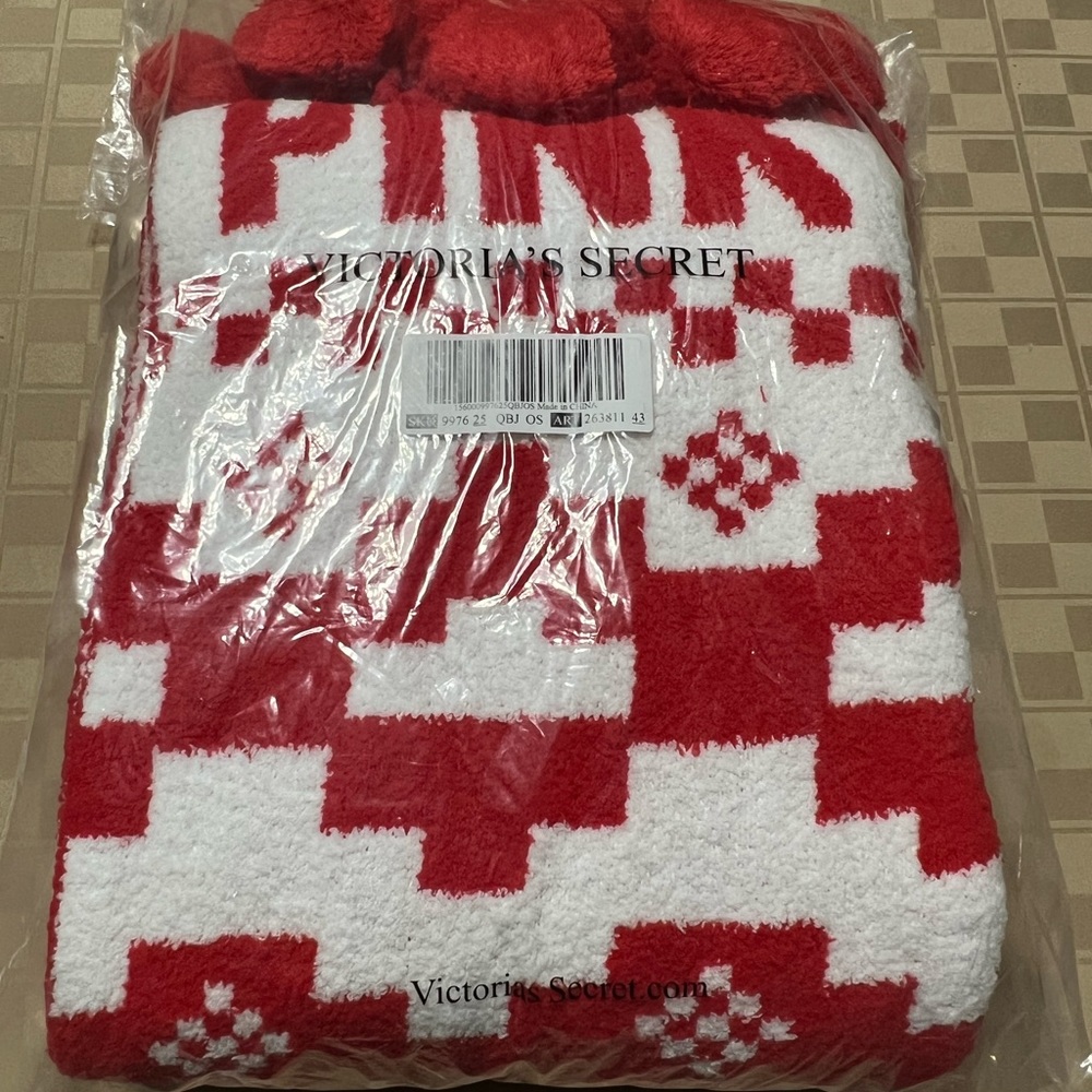 Victoria's Secret PINK Marshmallow Blanket Pom Pom Tassel Red White‎ Logo NEW